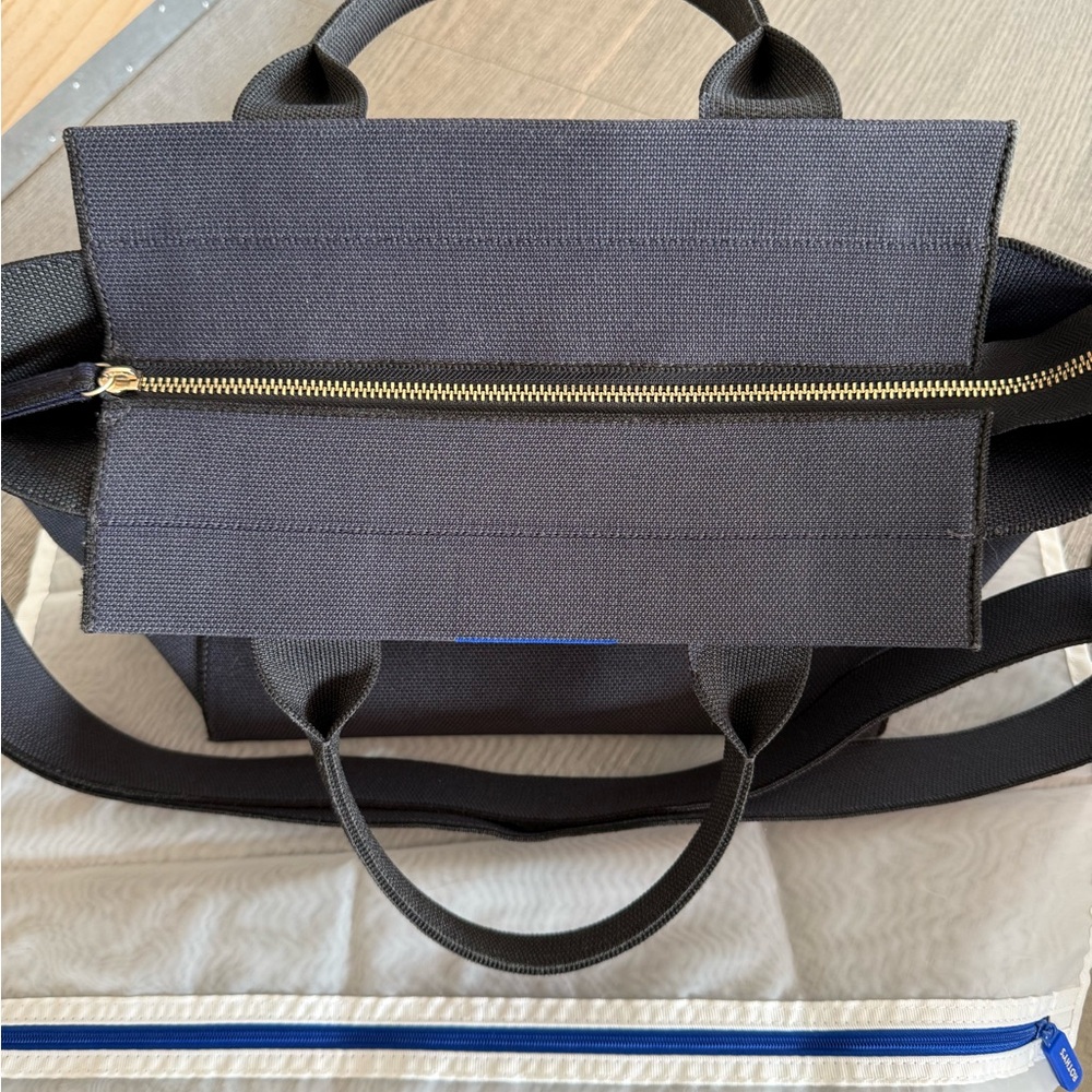 Rothy’s ‘The Handbag’ Classic Structured Purse Navy Black - Premium Designer - Picture 5 of 7